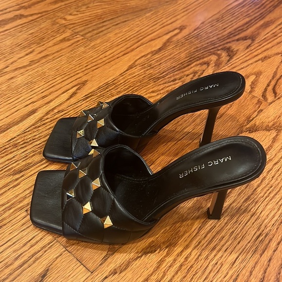 Marc Fisher Woman’s Black Slip On Heels Size 8 - Picture 3 of 7